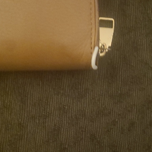 Tory Burch tote/matching wallet, used, had visible wear and tear. See photos. - Picture 13 of 14